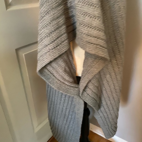 Banana Republic Fur Trimmed Hood Poncho XS - Picture 4 of 7